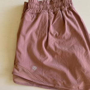 ⭐️RARE LULULEMON Figue Hotty Hot short 4”